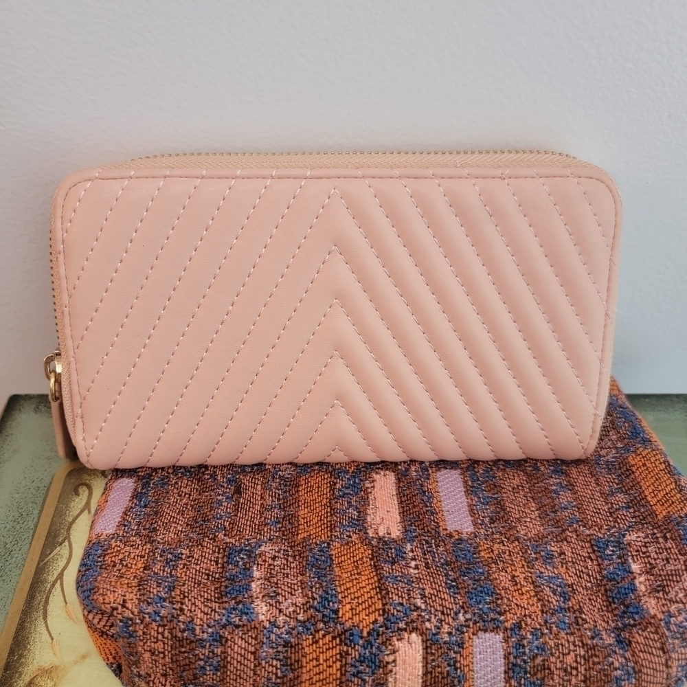 Universal Thread Cosmetic Bag and Pink Quilted Wallet Lot - Picture 4 of 10